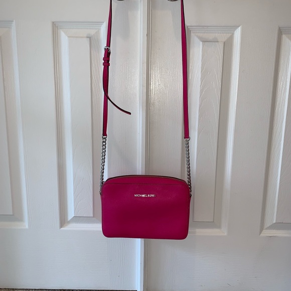 ☀️LOWEST☀️Like🆕Michael Kors “Raspberry” Crossbody - Picture 3 of 4
